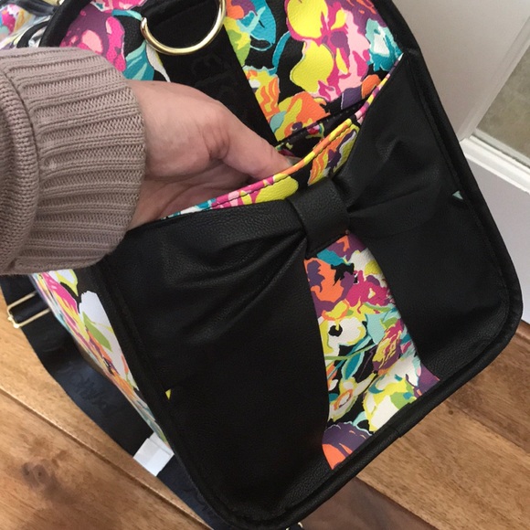 🆕 Betsey Johnson Weekender w Crossbody Strap - Picture 8 of 8